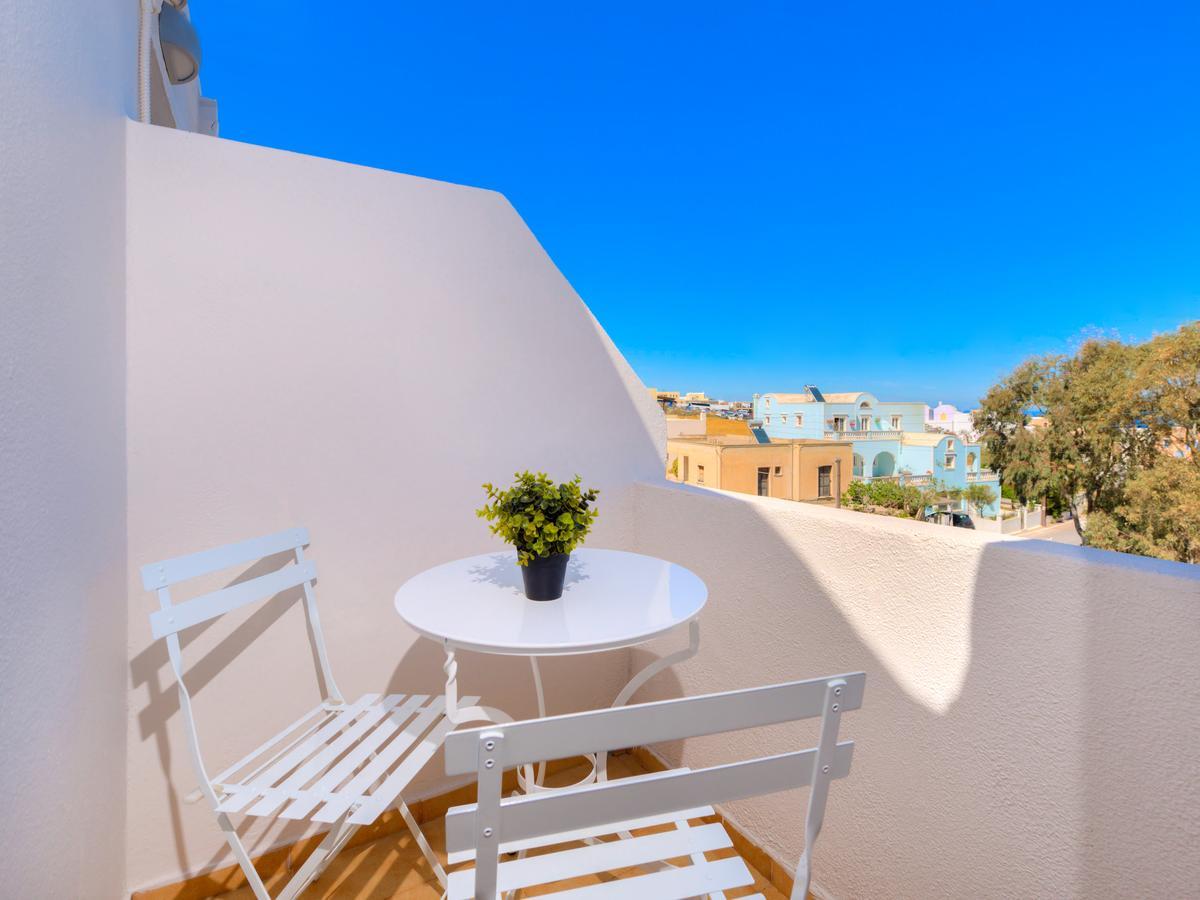 Alexander'S Great View Lejlighedshotel Fira  Eksteriør billede